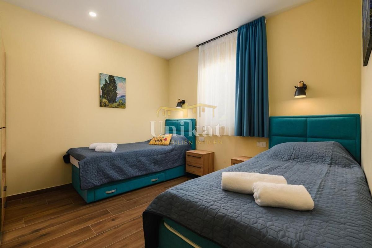 Villa con due unità abitative - vista mare